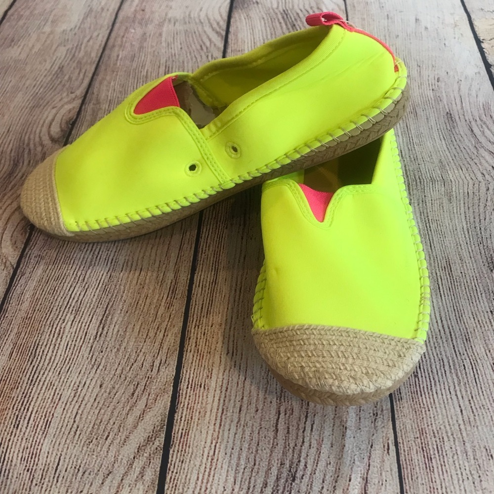 Big Girls Water Shoes Size 4-5 NWT